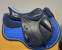 Load image into Gallery viewer, EcoRider Freedom 17.5” Black Adjustable Jump Saddle
