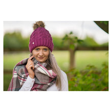 Load image into Gallery viewer, HY Melrose Cable Knit Bobble Hat