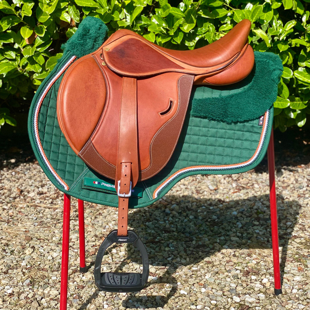 Eric Thomas Fitter 17.5” Tan Adjustable Jump Saddle