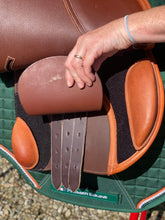 Load image into Gallery viewer, Eric Thomas Fitter 17.5” Tan Adjustable Jump Saddle
