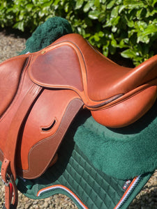 Eric Thomas Fitter 17.5” Tan Adjustable Jump Saddle