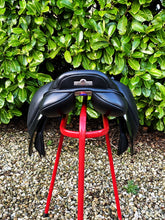 Load image into Gallery viewer, Bates Caprilli 18” Black Adjustable Jump Saddle