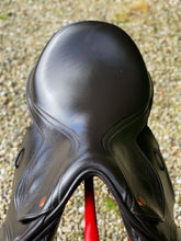 Load image into Gallery viewer, Kent &amp; Masters S Series Compact 17” Brown GP Saddle