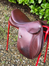 Load image into Gallery viewer, Bates Caprilli 17.5” Brown Adjustable Jump Saddle