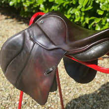 Load image into Gallery viewer, Stubben Scandica 17” Brown Jump Saddle