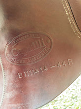 Load image into Gallery viewer, Bates Caprilli 17.5” Brown Adjustable Jump Saddle