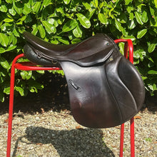 Load image into Gallery viewer, Stubben Scandica 17” Brown Jump Saddle