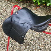 Load image into Gallery viewer, Prestige Michel Robert 17” Black Jump Saddle