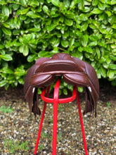 Load image into Gallery viewer, Bates Caprilli 17.5” Brown Adjustable Jump Saddle