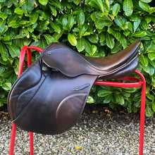 Load image into Gallery viewer, Stubben Genesis 17.5” Brown Jump Saddle