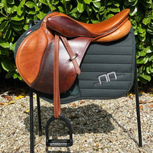 Load image into Gallery viewer, Lemetex Stylist 18” Tan Jump Saddle