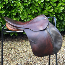 Load image into Gallery viewer, Stubben Siegfried 17.5” Brown Jump Saddle