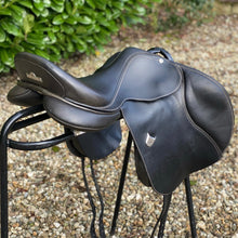 Load image into Gallery viewer, Bates Elevation DS 17.5” Black Adjustable Jump Saddle