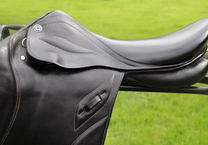 Stubben Phoenix Elite 17.5” Black Wide Jump Saddle