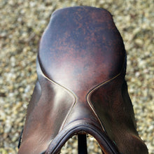 Load image into Gallery viewer, Stubben Siegfried 17.5” Brown Jump Saddle