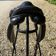 Load image into Gallery viewer, Ideal Springbok 17” Monoflap Jump Saddle