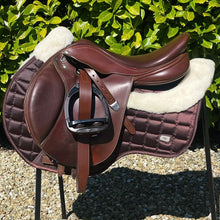 Load image into Gallery viewer, Bates Caprilli 17.5” Brown Adjustable Jump Saddle