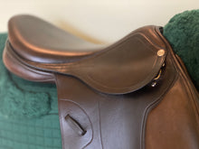 Load image into Gallery viewer, Pessoa Legacy XP3 17.5” Brown Adjustable Jump Saddle