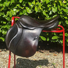 Load image into Gallery viewer, Stubben Scandica 17” Brown Jump Saddle