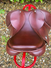 Load image into Gallery viewer, Bates Caprilli 17.5” Brown Adjustable Jump Saddle
