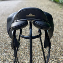 Load image into Gallery viewer, Bates Elevation DS 17.5” Black Adjustable Jump Saddle