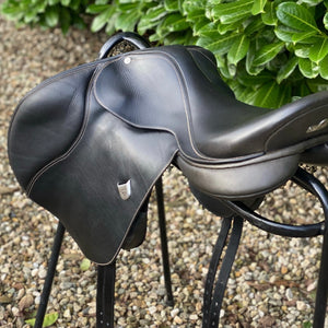 Bates Elevation DS 17.5” Black Adjustable Jump Saddle