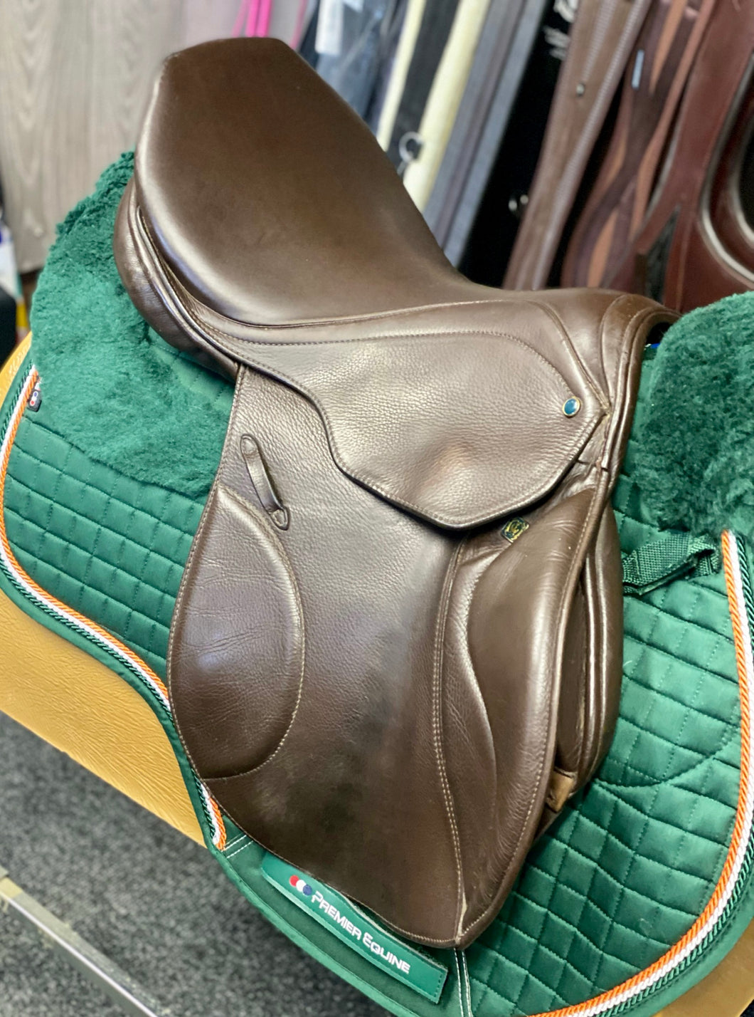 Stubben Genesis De Luxe 17.5” Brown Jump Saddle