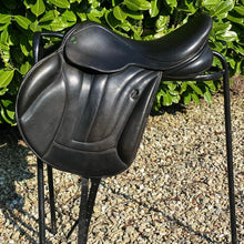 Load image into Gallery viewer, Ideal Springbok 17” Monoflap Jump Saddle