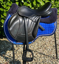 Load image into Gallery viewer, Ideal Springbok 17” Monoflap Jump Saddle