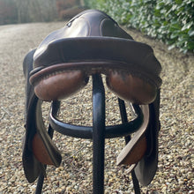 Load image into Gallery viewer, Stubben Siegfried 17.5” Brown Jump Saddle