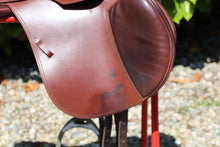 Load image into Gallery viewer, Prestige Eventing 18” Tobacco Brown Jump Saddle