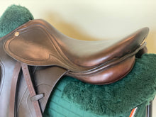 Load image into Gallery viewer, Pessoa Legacy XP3 17.5” Brown Adjustable Jump Saddle
