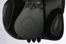 Load image into Gallery viewer, Eric Thomas ‘Fitter’ Jump Saddle Grained Leather