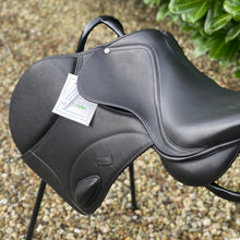 Load image into Gallery viewer, EcoRider Freedom 17.5” Black Adjustable Jump Saddle