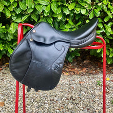 Load image into Gallery viewer, Prestige Michel Robert 17” Black Jump Saddle