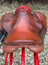 Load image into Gallery viewer, Pessoa Legacy Junior 16” Brown Jump Saddle