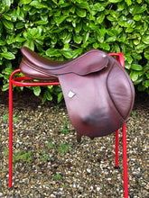 Load image into Gallery viewer, Bates Caprilli 17.5” Brown Adjustable Jump Saddle