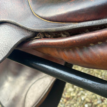 Load image into Gallery viewer, Stubben Siegfried 17.5” Brown Jump Saddle