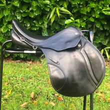 Load image into Gallery viewer, Stubben Roxanne 17” Jump Saddle
