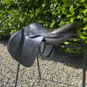 Santa Cruz 18” Black Jump Saddle