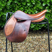 Load image into Gallery viewer, Lemetex Alpina 17.5” Brown Jump Saddle