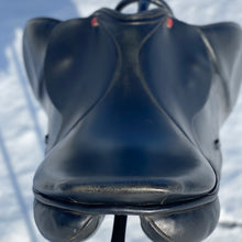 Load image into Gallery viewer, Lemetex Stylist 17.5” Black Jump Saddle